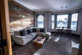 Newly Refurbished, central apt with free parking